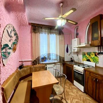 Продам 2х кімнатну квартиру "сталінка" в центрі міста Покров