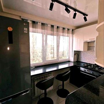 Продам 2 кімнатну вул.Небесної Сотні