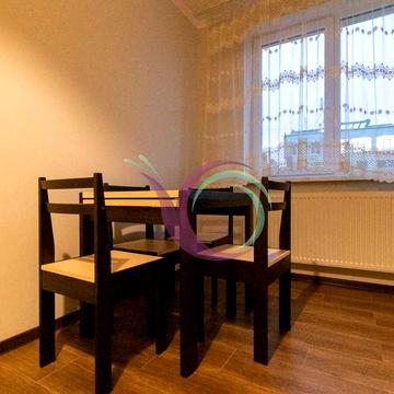 Простора 3 кімнатна квартира у центрі за вул. Коновальця 7б.