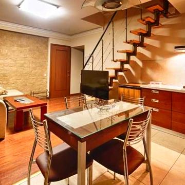 Сдам свою квартиру на Дерибасовской 3 спальни +студия. Без комиссии.