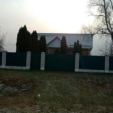 Будинок під лісом біля р Десна. Село Оболоння Н-Сівер р-н (Коропський)