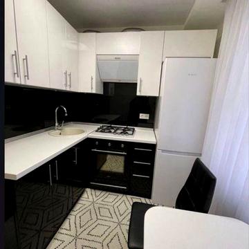 Продається 2 кімнатна в спальному районі