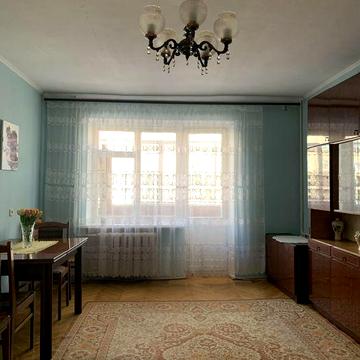 Здається в оренду трикімнатна квартира в центрі міста