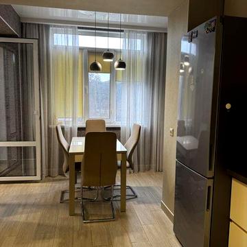 Здам 2к з ремонтом, меблями біля Центрального парку