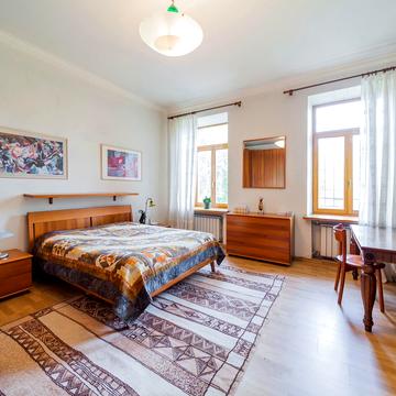 Богдана Хмельницького вул., 74