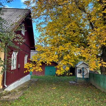 Продам затишний , деревʼяний будинок- неподалік курортного Мигово