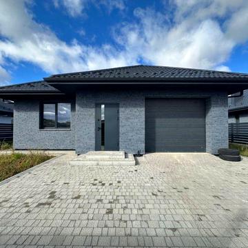 Окремий будинок американка під чистову обробку з облаштованим двором!