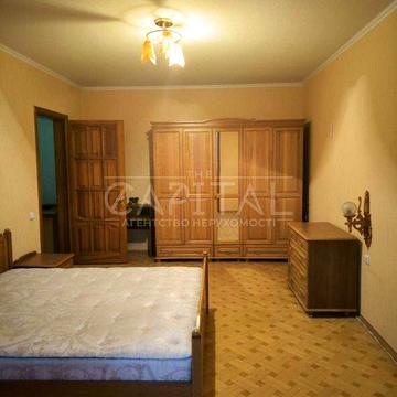 Продам 2к 62м м.Харьковская Пр-т Бажана низкий этаж Две спальни Ремонт