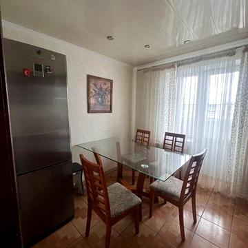 Здам 3 кімн. квартиру на довгий термін в центрі