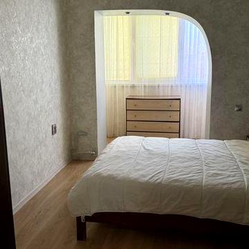 Здам 3 кімн. квартиру на довгий термін в центрі