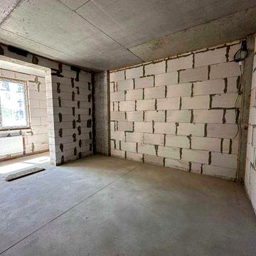 Продам 1- комнатную квартиру. Можно под бизнес.