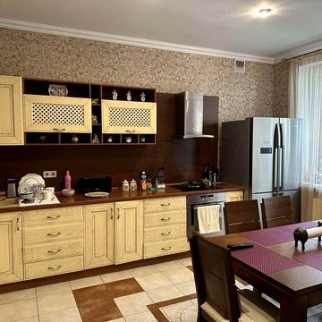 Сдаётся 3-х комнатная квартира на Пишоновской