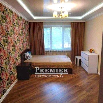 Продам трикімнатну квартиру на Сахарова