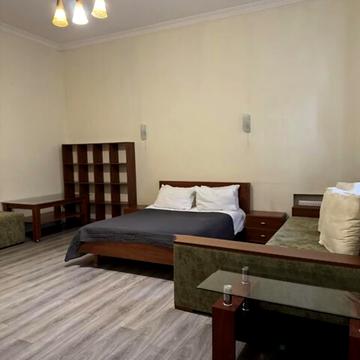 Саксаганського вул., 13/42