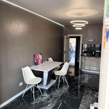 Нова сучасна квартира з видом на гори. Від власника без комісії.