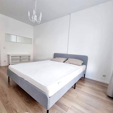 Дарницька вул., 19