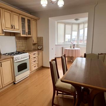 Торговиця вул., 24