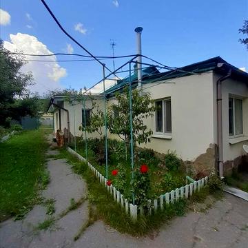 центральна, 1