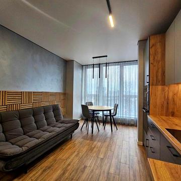 Стильна півторакімнатна квартира з коморою