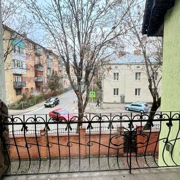 Олени Степанівни вул. (Ленінградська), 32