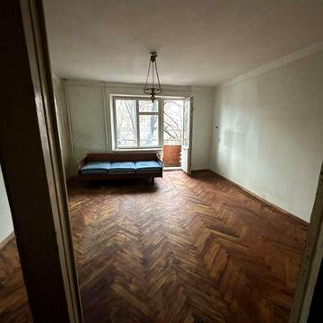 Продам 3 кімнатну квартиру біля Літака