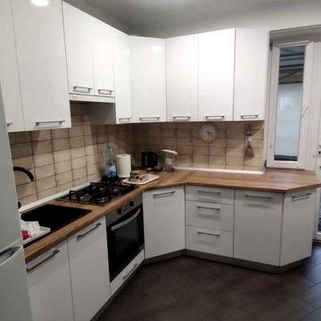 Продається трикімнатна квартира (частина будинку)