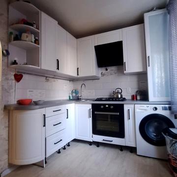 Металургів вул., 10