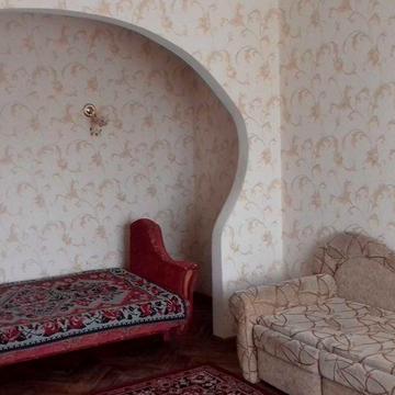 продам 1-кімнатну велику квартиру в Миргороді