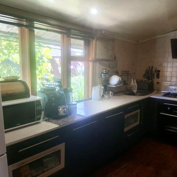 Продається будинок з земельною ділянкою 30 соток