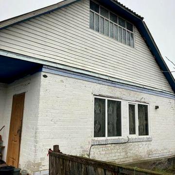 Жилой дом не далеко от леса и реки