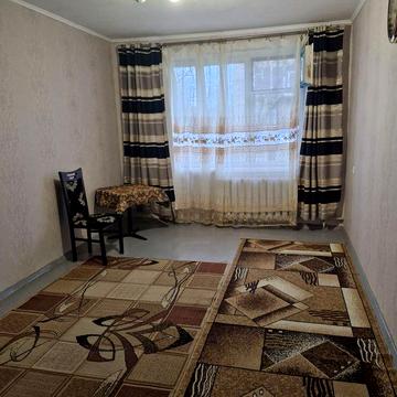 Здається однокімнатна.Без комісії