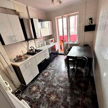 Сдаю 3 х комн квартиру ул Головковского50