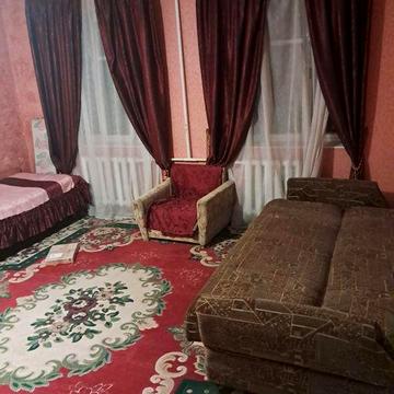 Сдам до лета двухкомнатную квартиру в частном доме