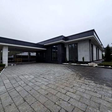 Будинок 1 поверх 420 м2 у лісі гараж на 2 авто в містечку с. Ходосівка