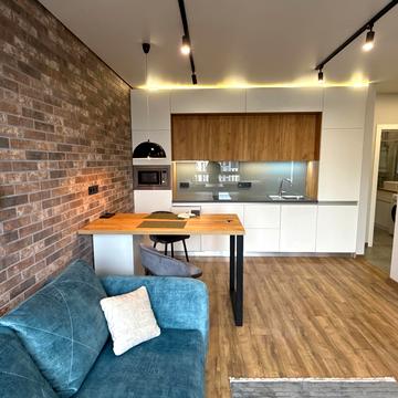 Салютна вул., 2