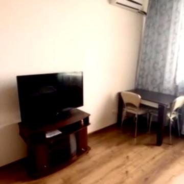 Сімї Кульженків вул. (Петра Дегтяренка), 35