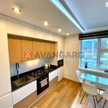 Сучасна трикімнатна квартира на Поділлі