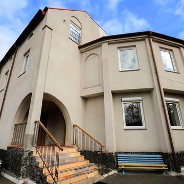 Черняховського вул., 36