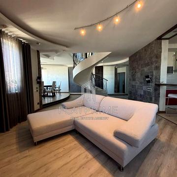 Анни Ахматової вул., 13-Г