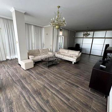 Продам розкішну двоповерхову квартиру в самому центрі міста!