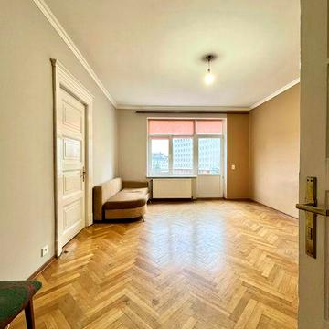 Продаж великої квартири в центрі міста з індивідуальним опаленням