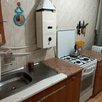 1-комн.Бугаївська\Середня  2\2, котел, незалежно  від  світла,меблі  .