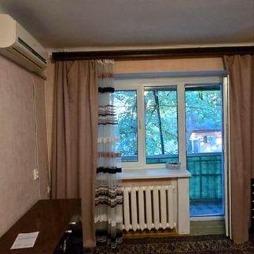 Сдается 2 ком. хрущевка 3/5, в районе дворца спорта