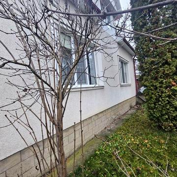 Продається затишний будинок в центрі міста