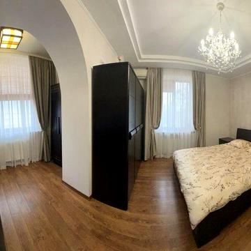 Продается 4к/к в коттедже,в центре города