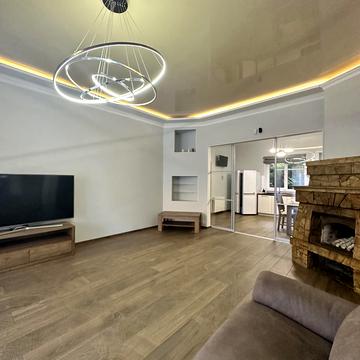 Валерія Самофалова вул. (Каманіна)