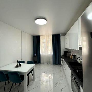 Світла 2к з великою кухнею +комірка.Велика парковка.2%! 41537