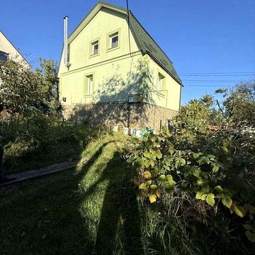 Чудовий будинок з усіма комунікаціями, є сад, альтанка, гараж 40862