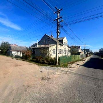 Продається 1/2 будинку у с. Рудно