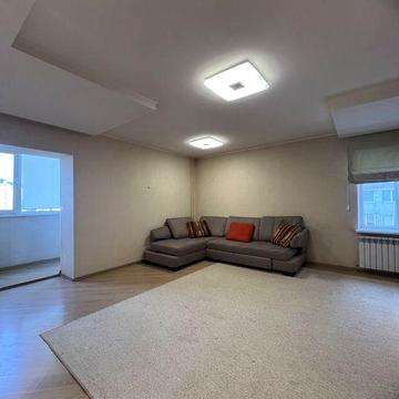 Сдам 2 к кв 80 кв м Студенческая  ЖК Зеленая шапочка с ремонтом